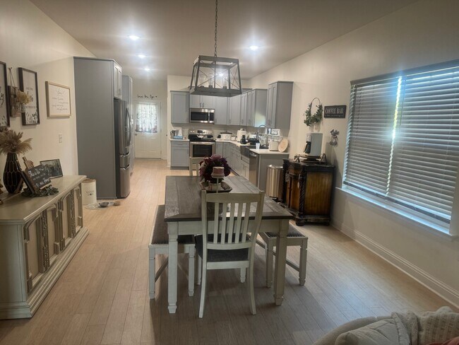 Building Photo - 402 Coahulla Creek Dr
