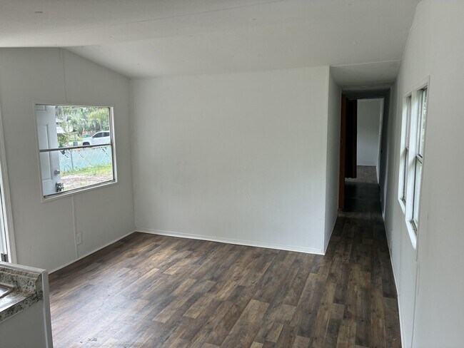 Building Photo - 1666 Highland Ct