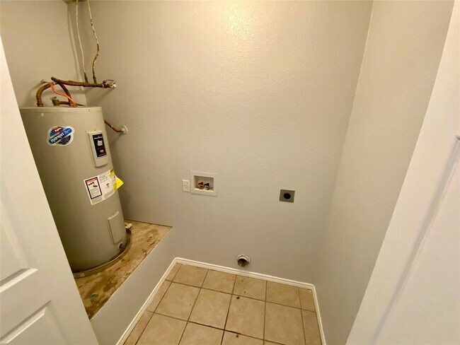 Foto del edificio - 6506 Santos St