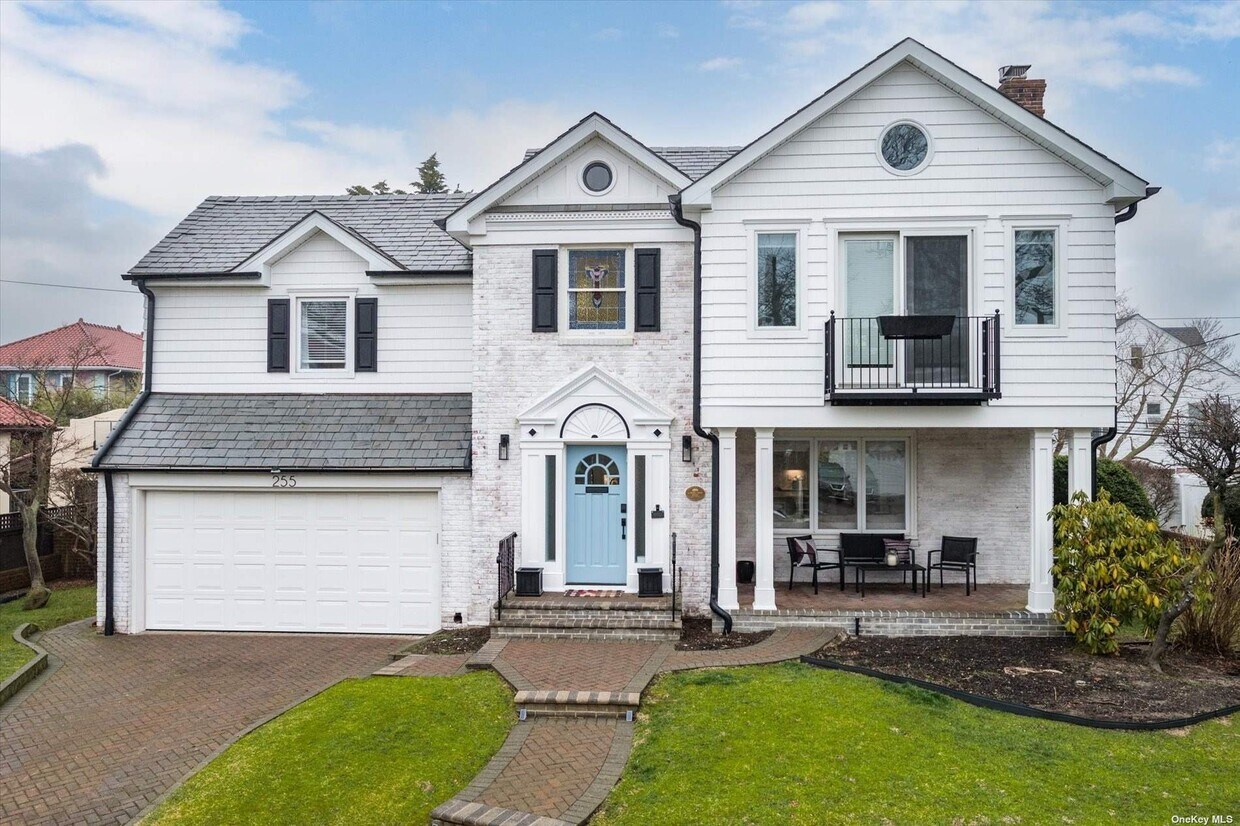 Foto principal - 255 E Olive St