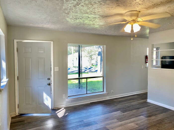 Primary Photo - 2Bed/1Bath Duplex South Chattanooga