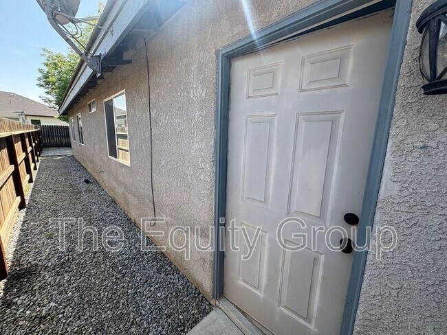 Foto del edificio - 1040 N Sumter Ct