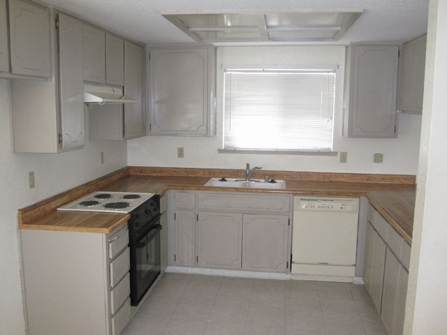 Building Photo - 649 Wedgewood Way