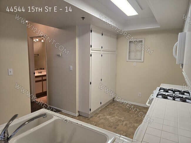 Foto del edificio - 44544 15th St E