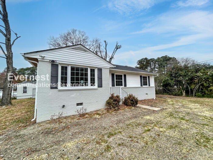 Primary Photo - Cozy 3 Bed, 1.5 Bath Home with Fenced Yard and Off-Street Parking