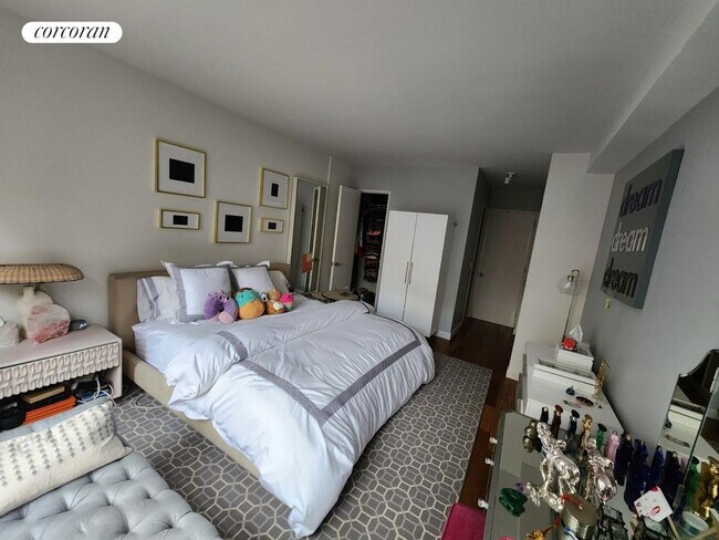 Foto del edificio - 145 E 81st St