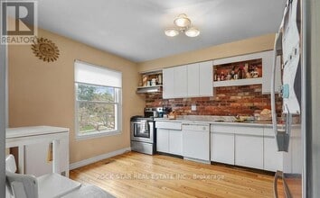 Building Photo - 70 Upper Canada Dr