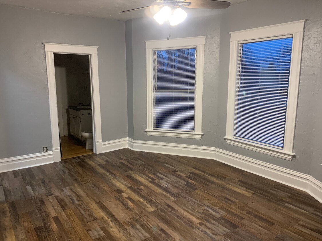 Foto principal - 490 N Water Ave