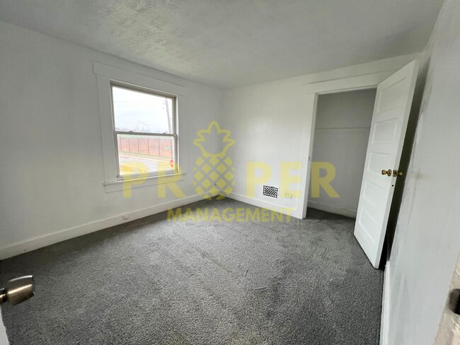 Foto del edificio - 2 bedrooms 1 bathroom house