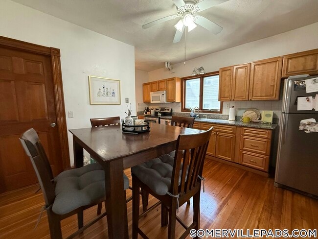 Building Photo - 10 Dickson St