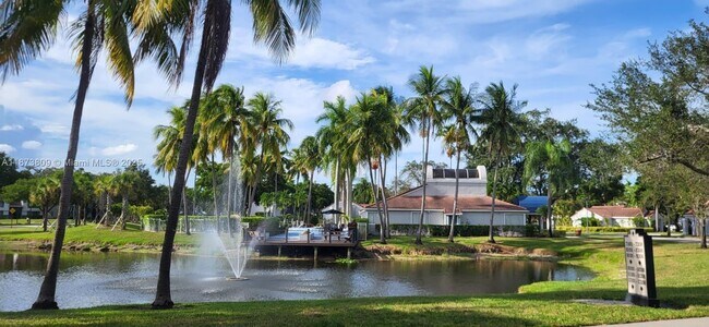 Foto del edificio - 631 Lyons Rd