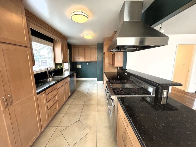 Foto del edificio - SAN MARINO DR  BUENA PARK, 90620  (4 BED / 2 BATH)