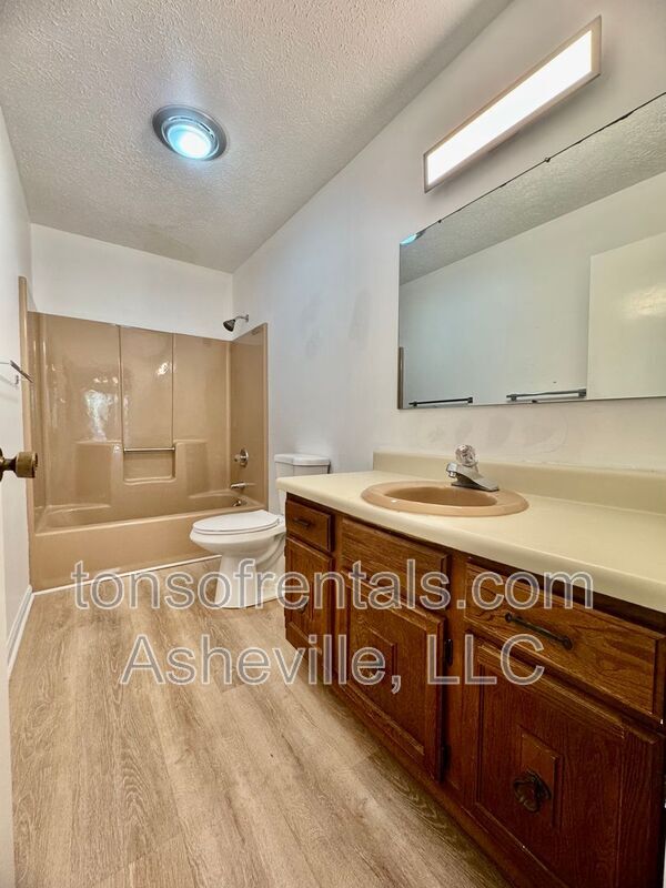 Foto del edificio - 136 Atwood Dr