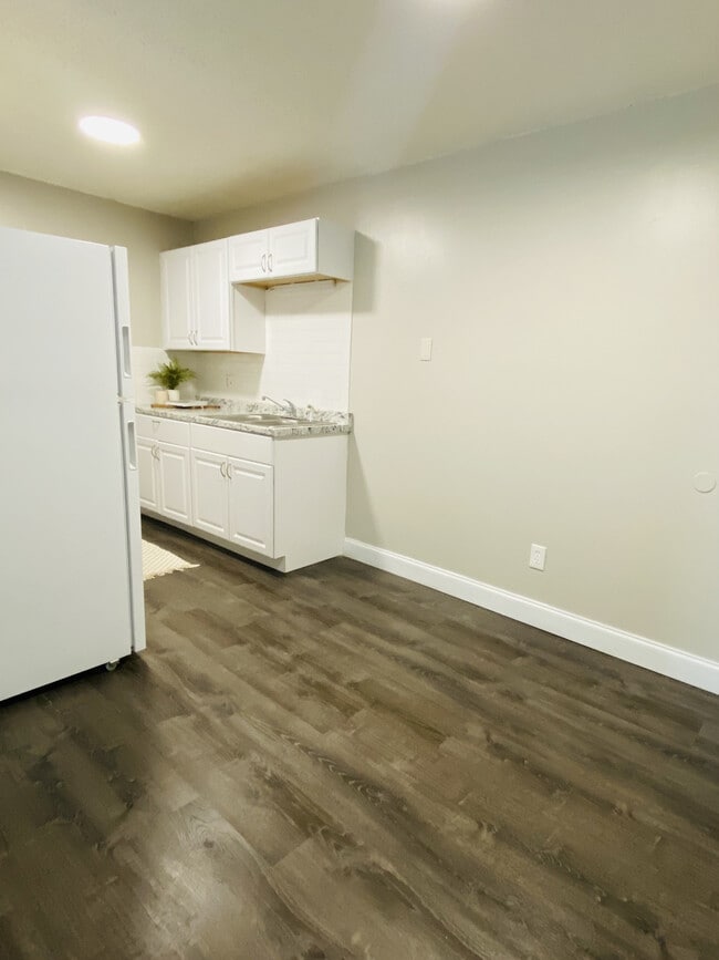 Building Photo - North Hills Apartments