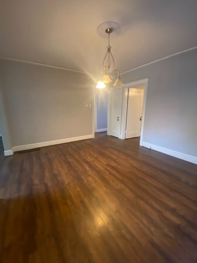 Foto del edificio - 5049 Lindenwood Ave
