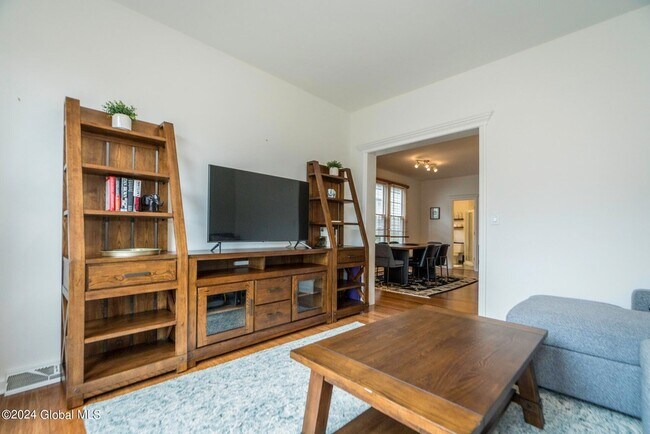 Building Photo - 41 Walton St