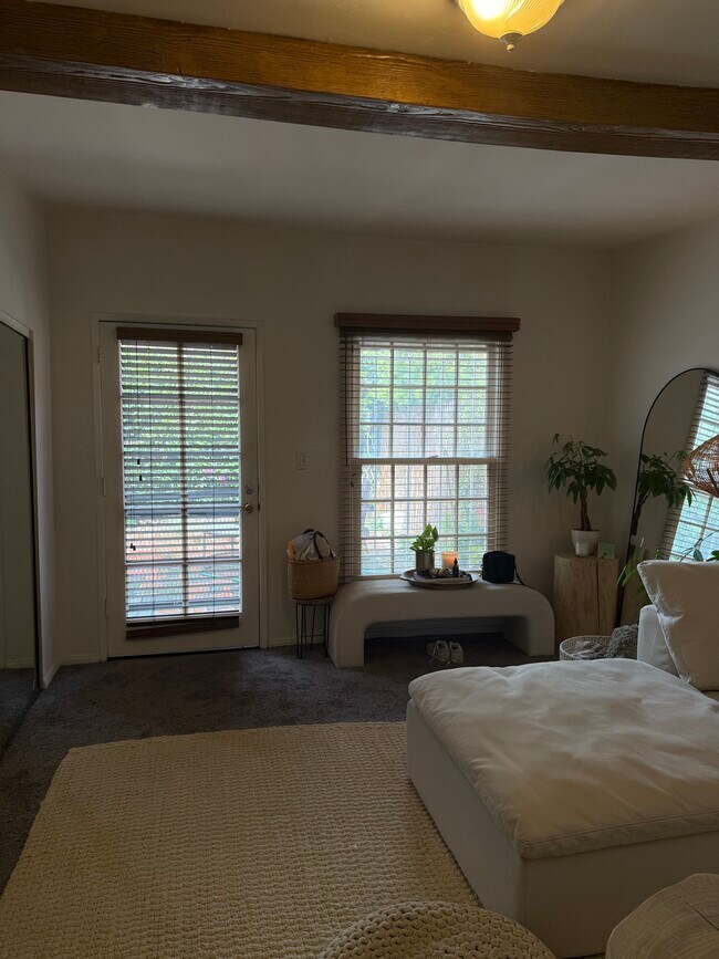 Sala de estar - 922 Milwood Ave