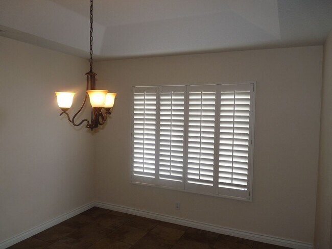 Foto del edificio - Large Silverado Ranch home with pool