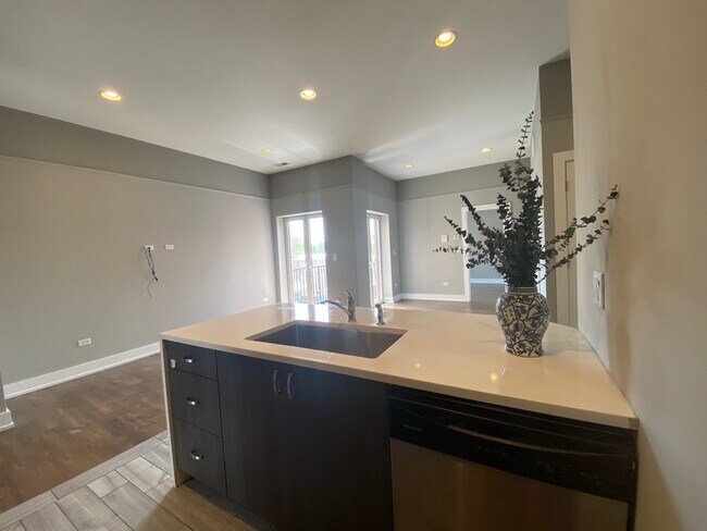 Foto del edificio - 5911 N Northwest Hwy