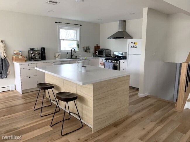 Foto del edificio - 3 br, 2 bath House - 59 Orange St
