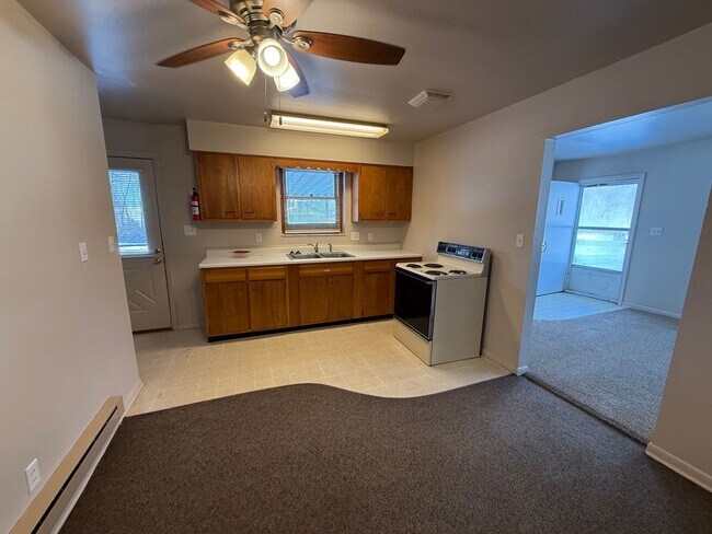 Foto del edificio - 2 bed / 1 bath duplex in country setting