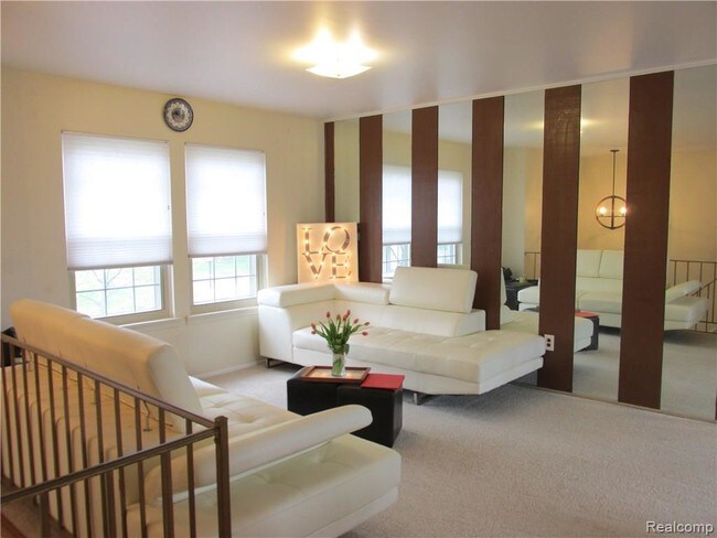 Building Photo - 2929 Roundtree Dr