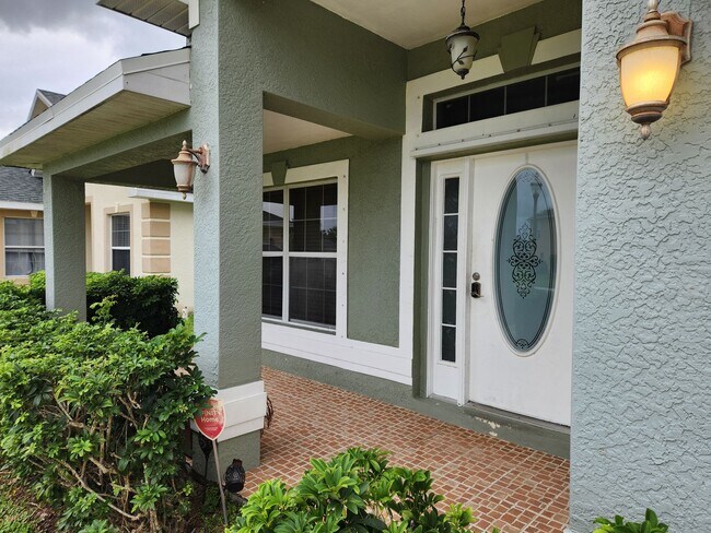 Building Photo - Town Lakes Community Beautiful 3BR/2BA Hou...