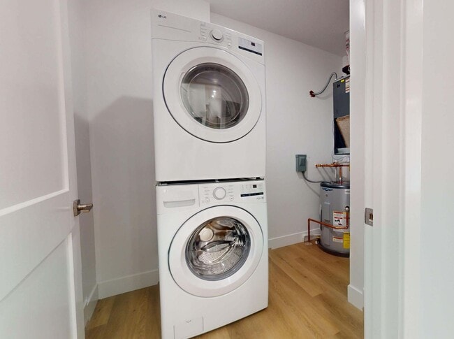 Interior Photo - 2414 N Neil