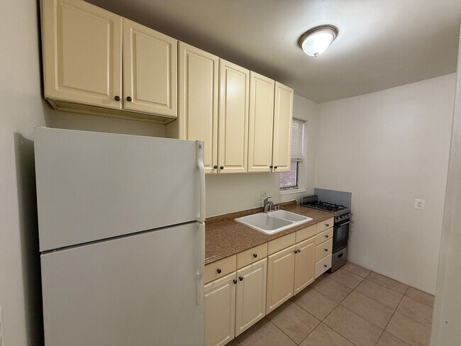 Foto del edificio - 1102 K St SE