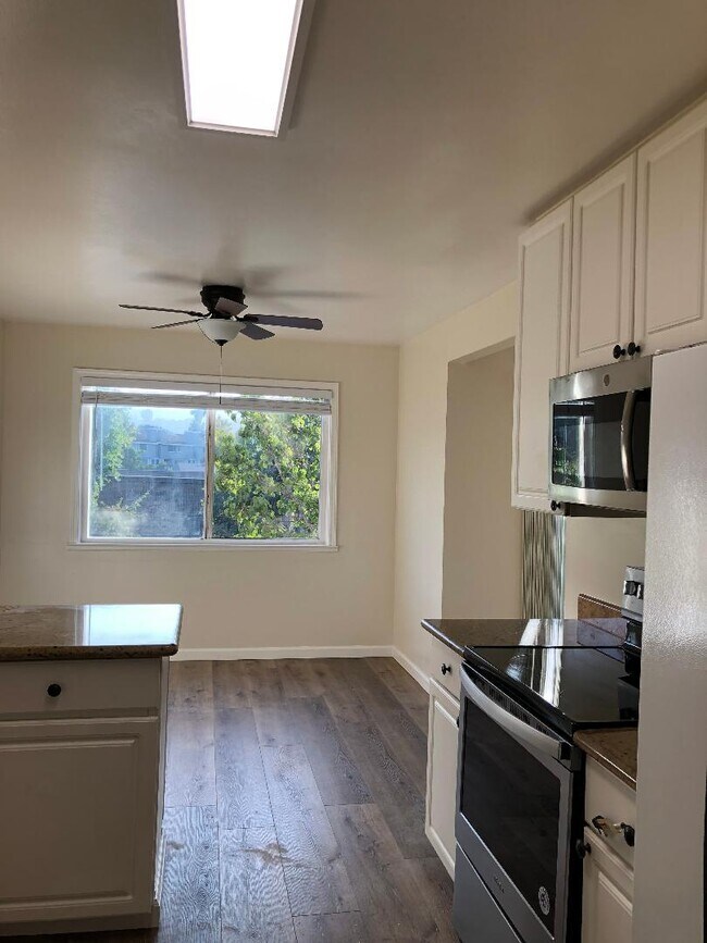 Dining Area - 7150 Rainbow Dr
