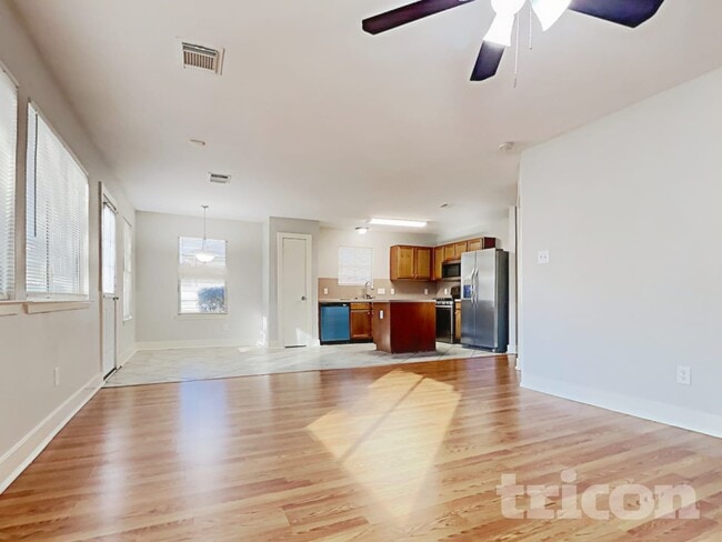 Foto del edificio - 10914 Tipton Oaks Dr