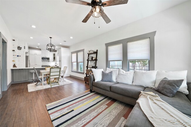 Foto del edificio - 325 N Sidney St