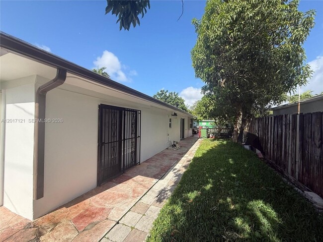 Foto del edificio - 2650 SW 13th Ave