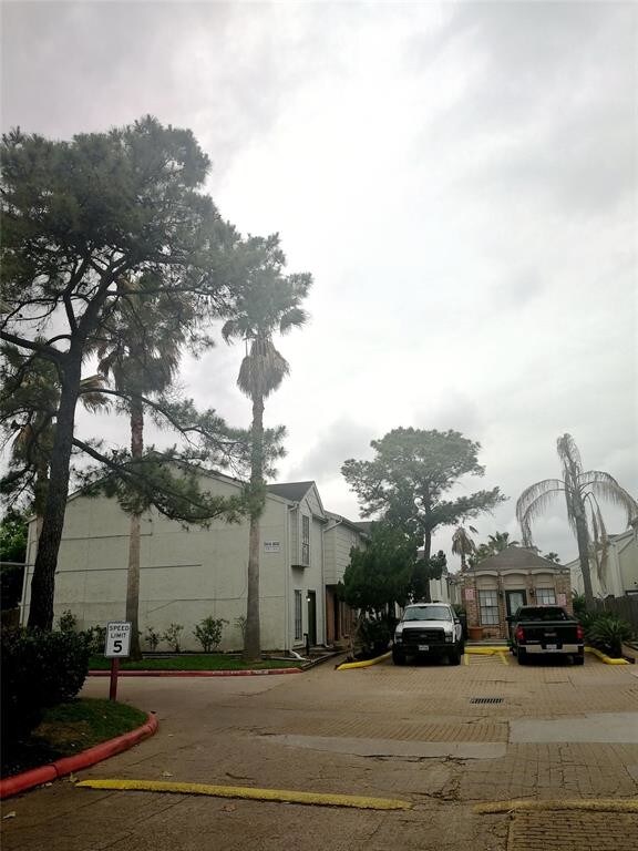 Building Photo - 8647 Village of Fondren