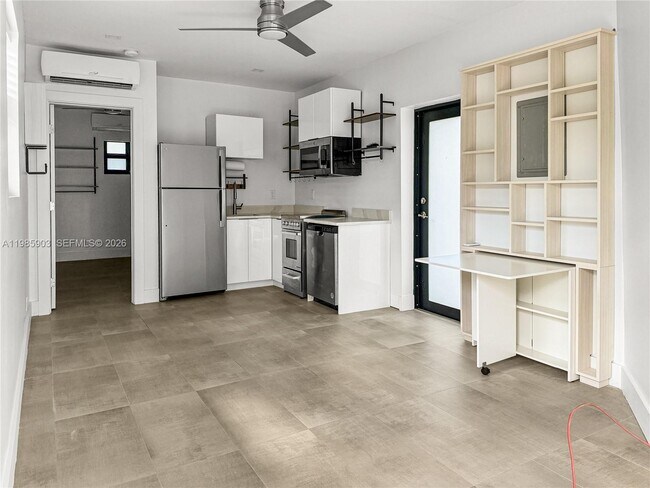 Foto del edificio - 551 NE 26th St