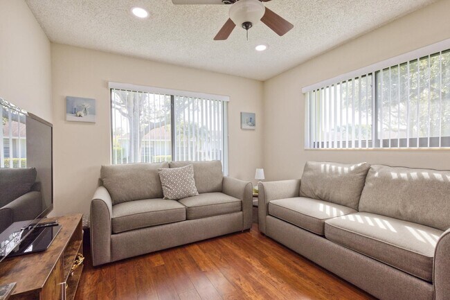 Building Photo - 9820 Tabebuia Tree Dr