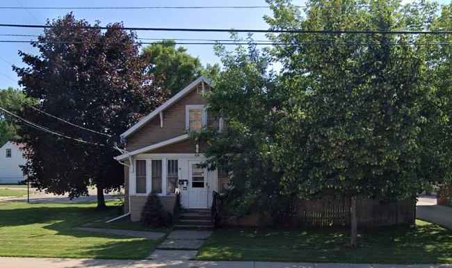 Building Photo - 618 Main St