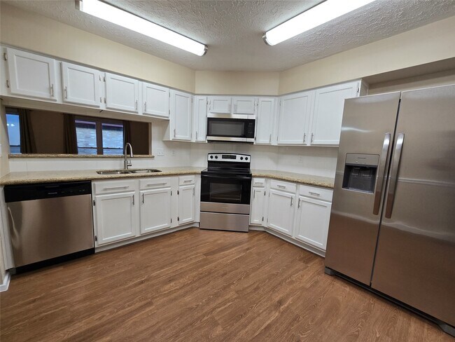Foto del edificio - 4830 Diehlwood Pl