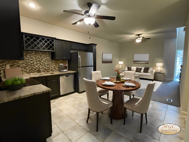Building Photo - EAGLE CREEK LUXURY TOWNHOME READY FOR YOUR...