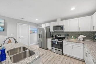 Building Photo - 1022 Avenue L