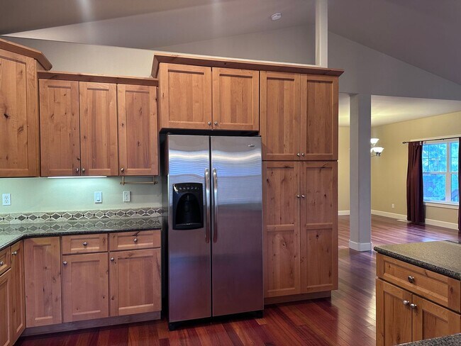 Building Photo - Luxury Living in Awbrey?Court: Your 4 Bed ...