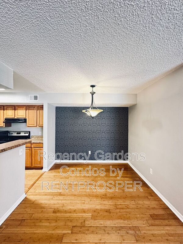 Building Photo - 4200 Thornbriar Ln