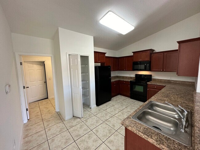 Building Photo - 4030 Marina Isle Dr, Kissimmee, FL 34746