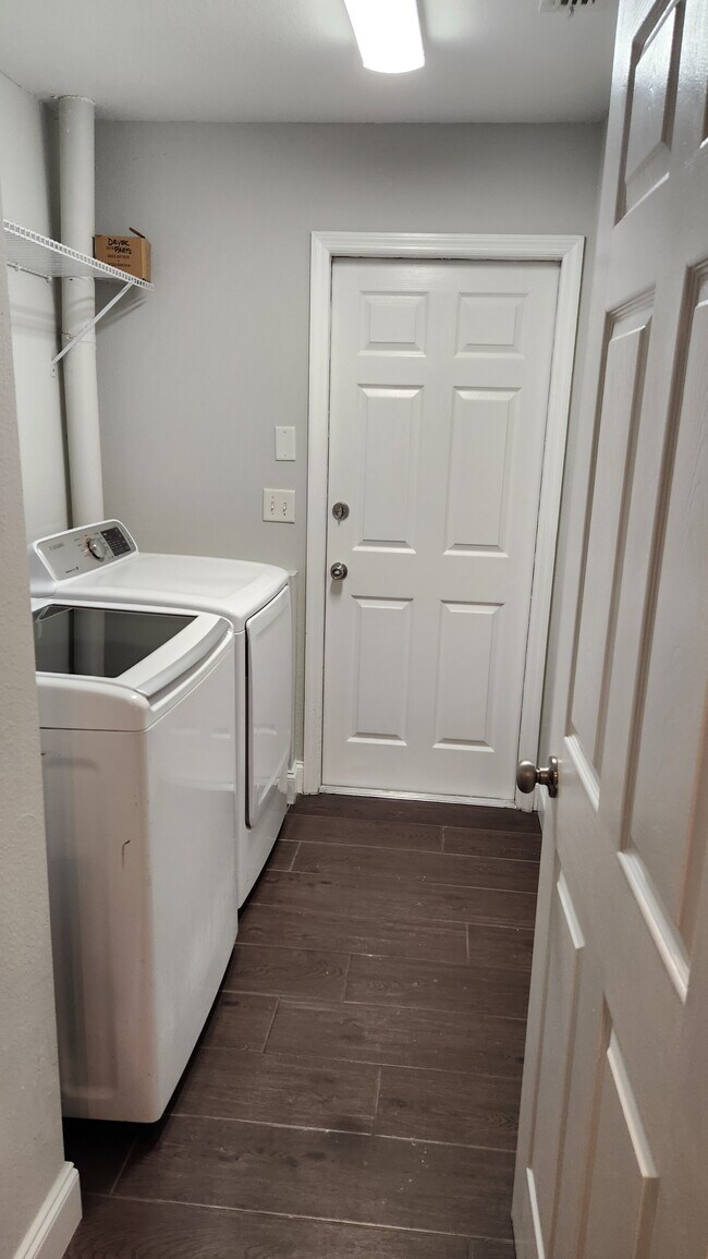 Foto del edificio - 326 Echo Pines Way