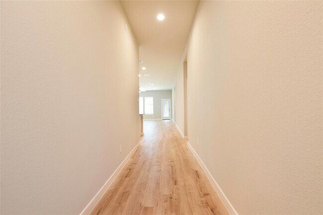 Building Photo - 22807 Castello Lakes Dr