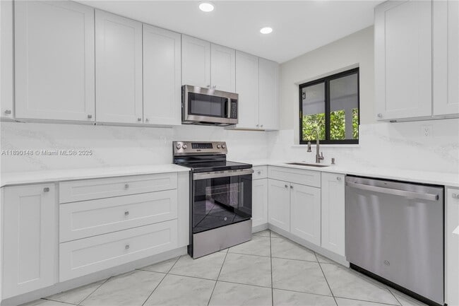 Foto del edificio - 631 SW 102nd Ave