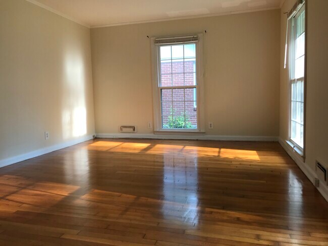 Photo - 1939 Lebanon Dr NE House