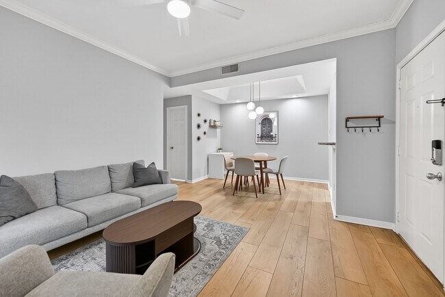 Foto del edificio - 4041 Drake St