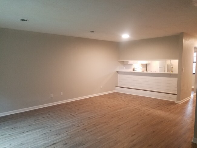 Building Photo - Maplecrest Square Apartments