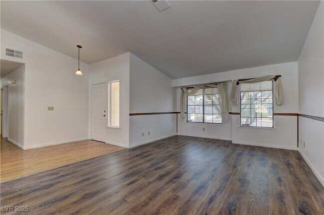 Building Photo - 3024 Nutwood St